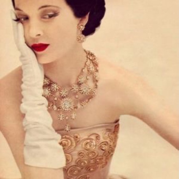 Meet your Posher, Tiffany 🛍 POSH AMBASSADOR - Picture 2 of 9